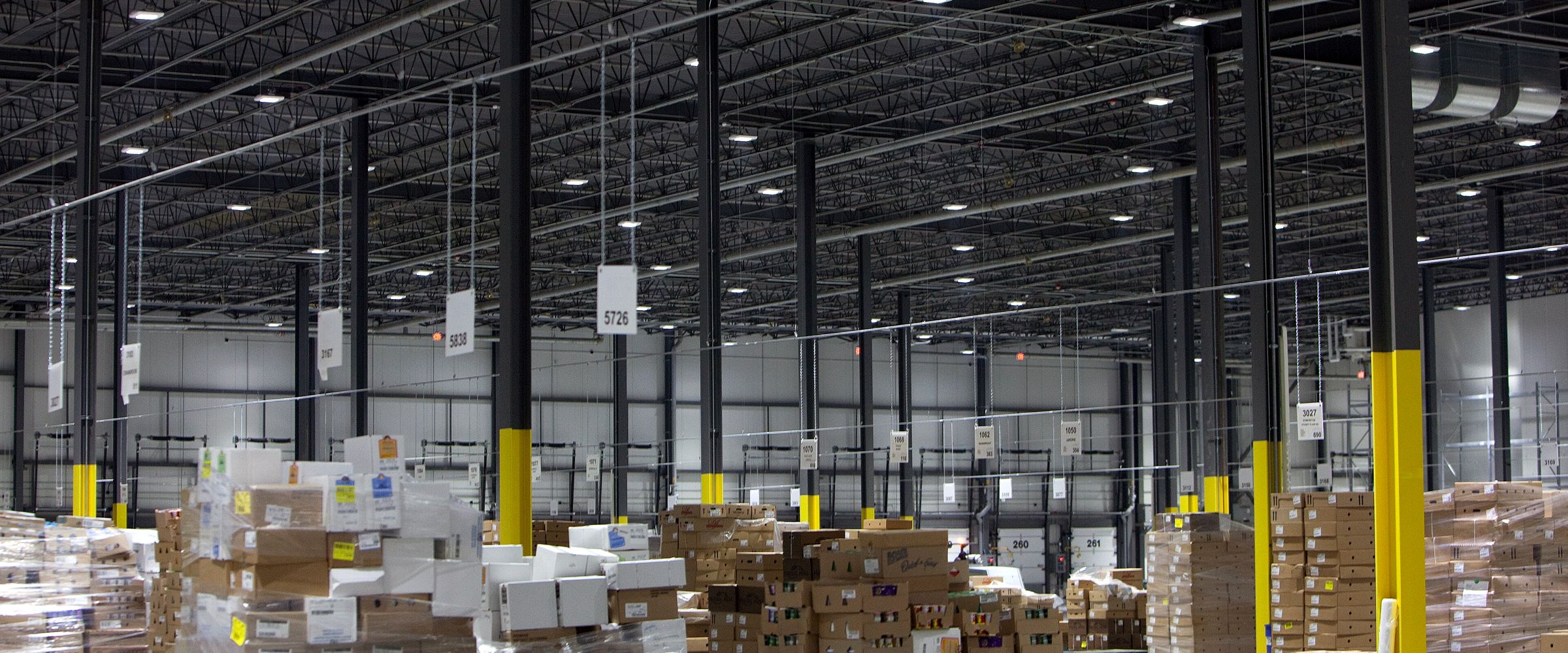 Food distribution warehouse with palletized stock